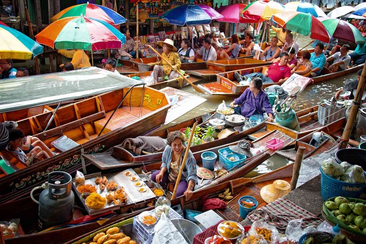 Chợ nổi Damnoen Saduak là điểm đến mua sắm độc đáo trên thuyền