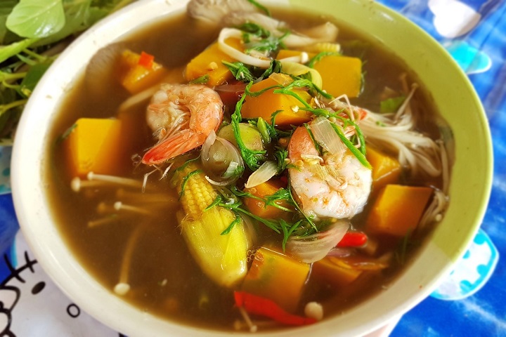 Kaeng Liang (cà ri vàng) là món cà ri thơm ngon, đậm đà bạn nên thử khi du lịch Bangkok