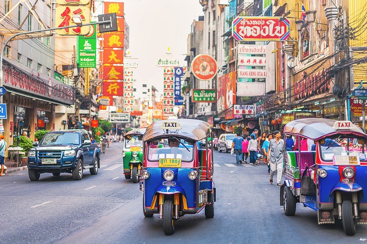 Túk túk là một trong những phương tiện di chuyển đặc trưng và phổ biến tại Bangkok