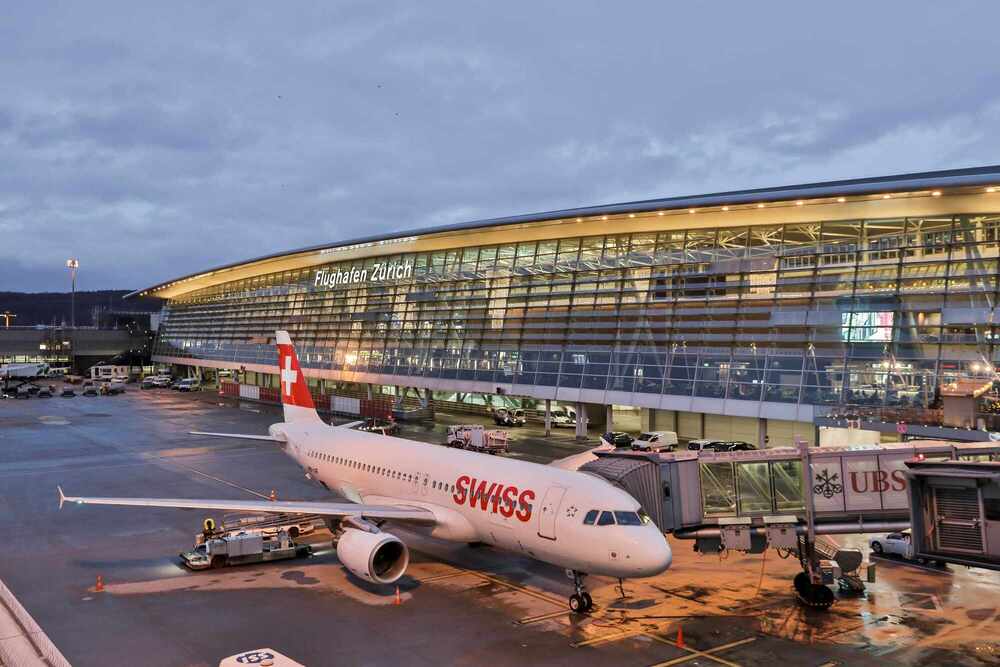 Du khách cần quá cảnh tại các sân bay lớn như Zurich