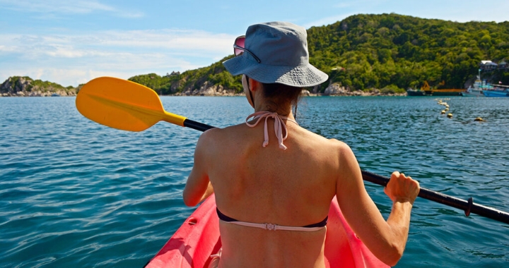 Đây là điểm đến hoàn hảo để du khách lặn biển ngắm san hô, chèo thuyền kayak hay vui chơi trên bãi cát.