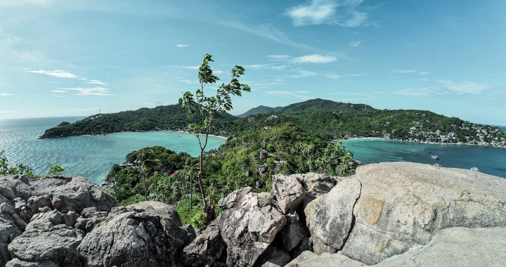 Bãi biển Tự Do hoang vắng, tác biệt thích hợp cho những ai muốn tìm kiếm một nơi thư giãn, riêng tư tuyệt đối.
