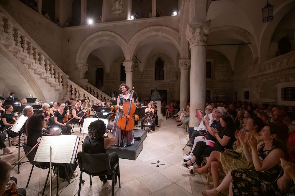 Lễ hội mùa hè Dubrovnik được tổ chức tại nhiều địa điểm trong thành phố Dubrovnik