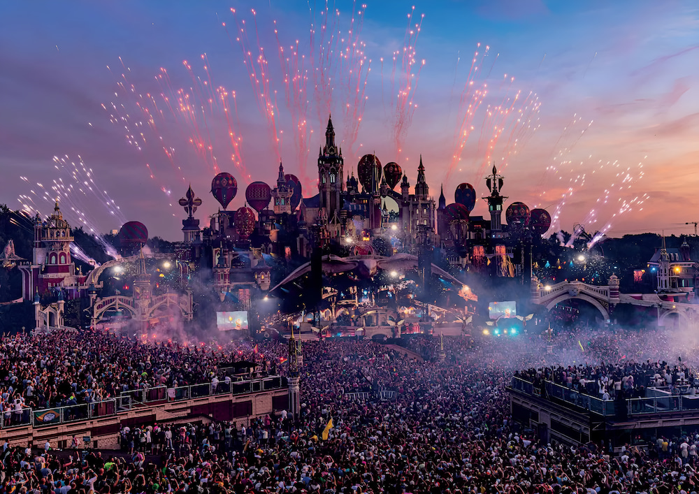 Lễ hội Tomorrowland thu hút du khách bởi không gian sôi động, náo nhiệt