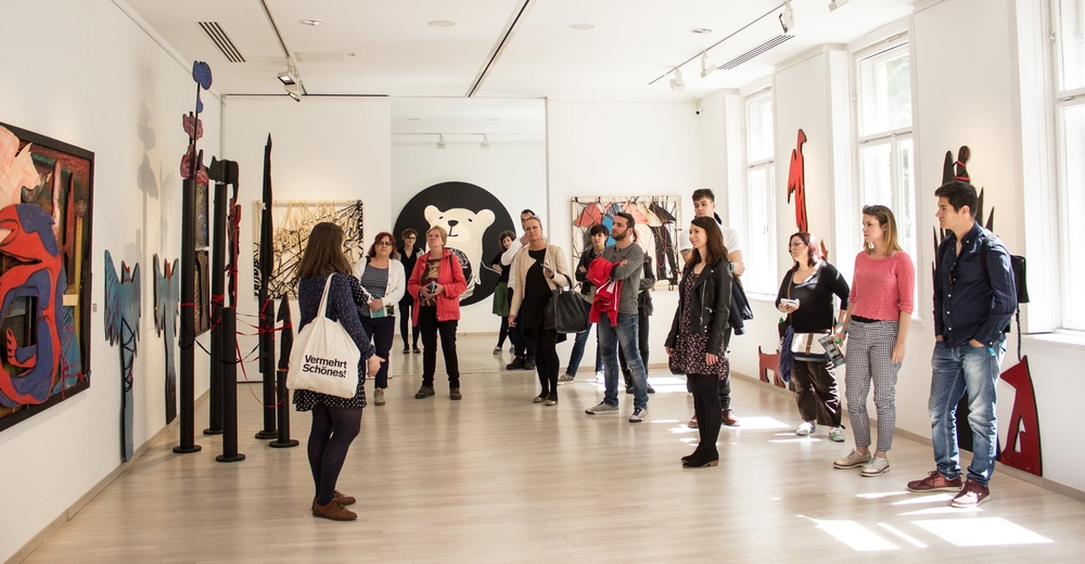 C&aacute;c bảo t&agrave;ng v&agrave; ph&ograve;ng triển l&atilde;m Budapest ch&agrave;o đ&oacute;n du kh&aacute;ch với kh&ocirc;ng kh&iacute; s&ocirc;i động của Budapest Art Week