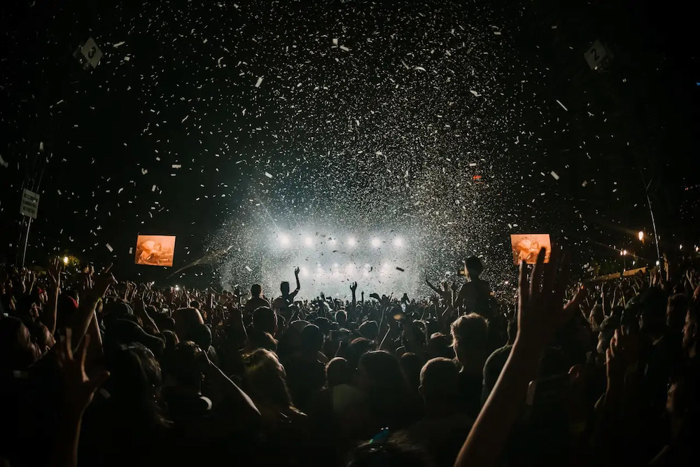 Bầu kh&ocirc;ng kh&iacute; n&aacute;o nhiệt của lễ hội Rock en Seine thu h&uacute;t đ&ocirc;ng đảo người tham gia