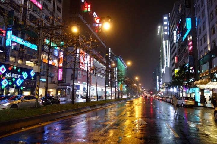 Khu mua sắm Zhongxiao Dunhua về đêm