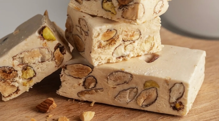 Nougat là loại bánh kẹo Đài Loan hot trend được nhiều người tìm kiếm mua làm quà.