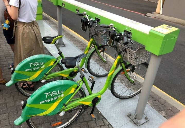 Xe đạp T-bike mang đến trải nghiệm gần gũi với thiên nhiên, lý tưởng để khám phá các con phố nhỏ ở Đài Nam.