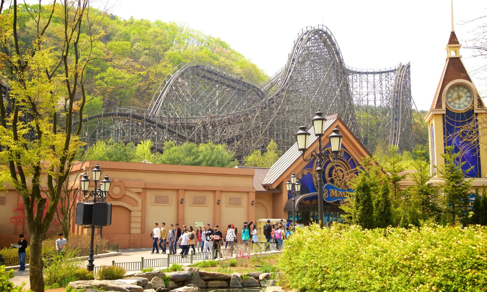 Để chinh phục các trò chơi cảm giác mạnh mà không phải chờ đợi lâu thì bạn đến Everland từ buổi sáng sớm