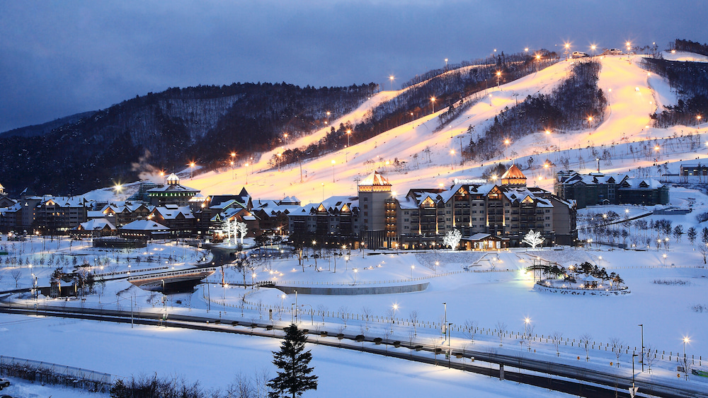 Mùa đông tại Gangwon là cơ hội tuyệt vời để bạn tham gia trượt tuyết từ các đỉnh núi cao