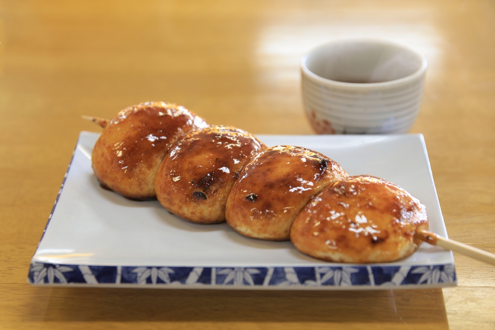 B&aacute;nh Yakimanju phủ nước sốt miso ngọt đậm đ&agrave;