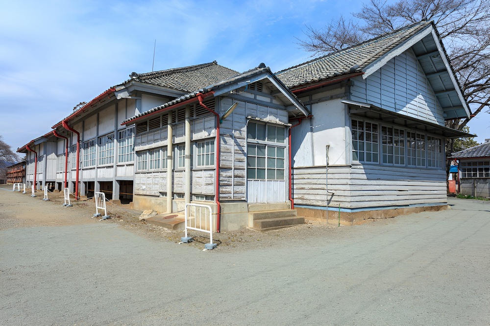 Nh&agrave; m&aacute;y dệt lụa Tomioka Silk Mill