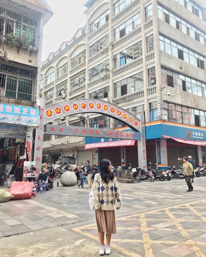 Hà Khẩu không quá rộng lớn, bạn có thể tản bộ khắp các con đường tại đây