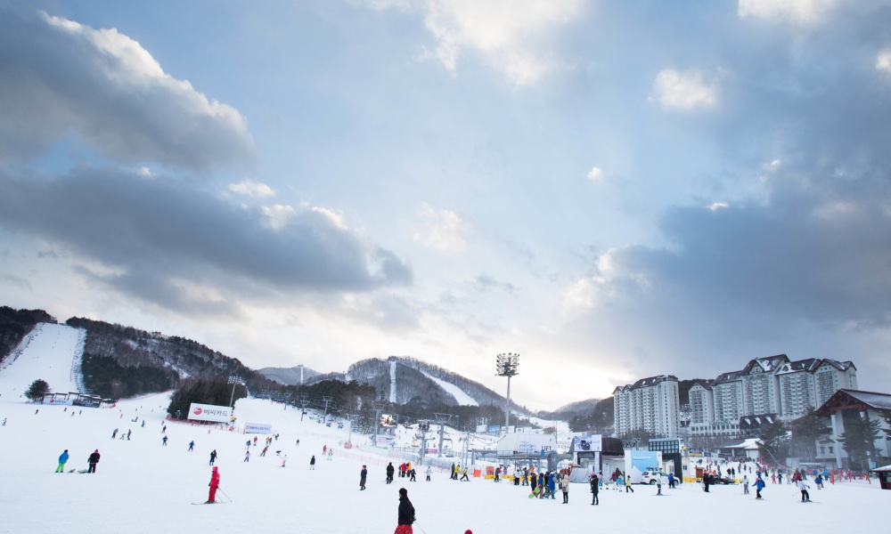 Yongpyong Ski Resort là địa điểm trượt tuyết nổi tiếng bậc nhất ở Hàn Quốc