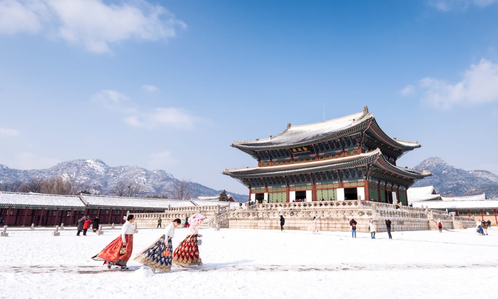 Cung điện Gyeongbokgung mùa đông trắng xóa, đậm chất cổ kính