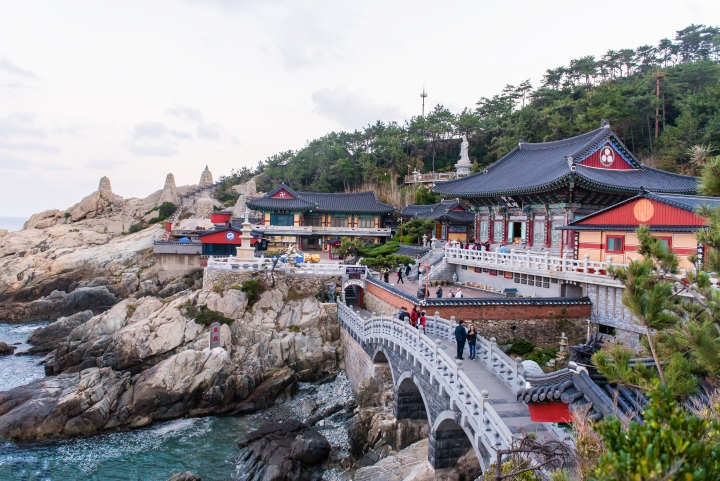 Địa điểm du lịch tâm linh nổi tiếng xứ Hàn - Chùa Haedong Yonggungsa