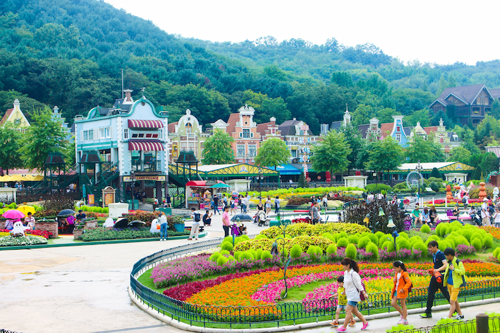 Nhiều tr&ograve; chơi giải tr&iacute; hấp dẫn tại c&ocirc;ng vi&ecirc;n Everland