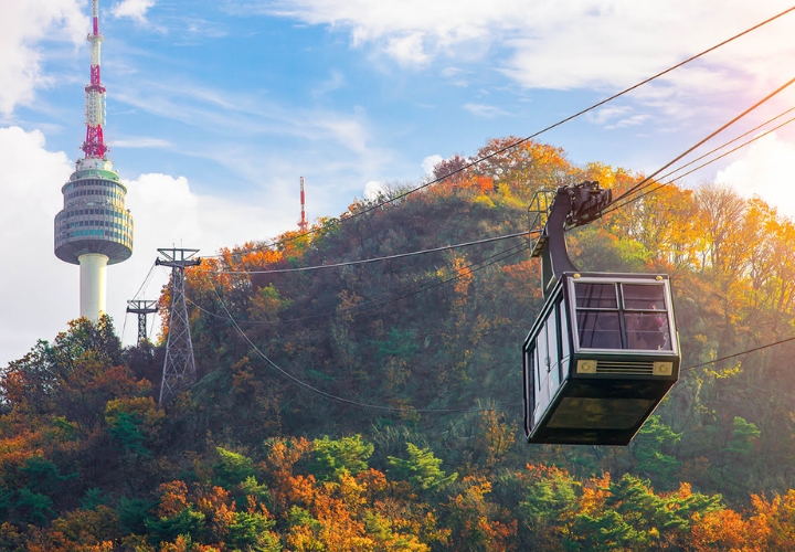 Cáp treo Namsan Tower dẫn tới tháp Seoul thu trọn vẻ đẹp của thành phố