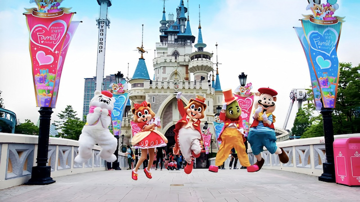 Lotte World Theme Park thu h&uacute;t du kh&aacute;ch với đa dạng c&aacute;c tr&ograve; chơi giải tr&iacute;