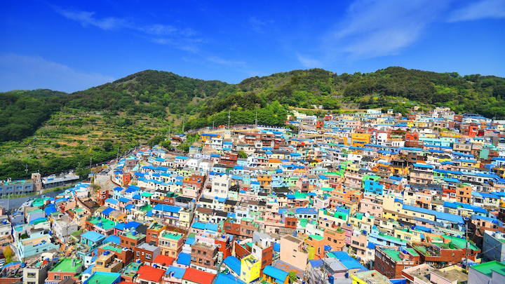 L&agrave;ng Gamcheon nổi bật với c&aacute;c ng&ocirc;i nh&agrave; nhiều m&agrave;u sắc