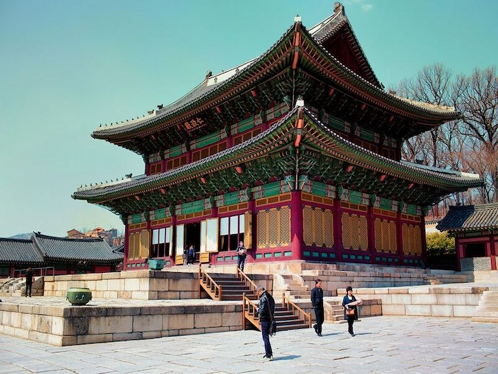 Cung điện Changdeokgung mở cửa 9h s&aacute;ng đến 5h30 tối h&agrave;ng ng&agrave;y