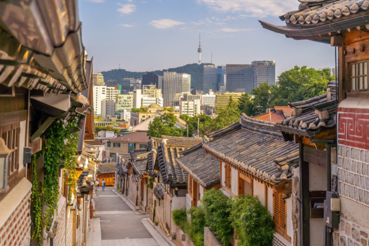 Ngôi làng cổ kính giữa lòng Seoul, nơi lưu giữ những nét văn hóa truyền thống của Hàn Quốc.