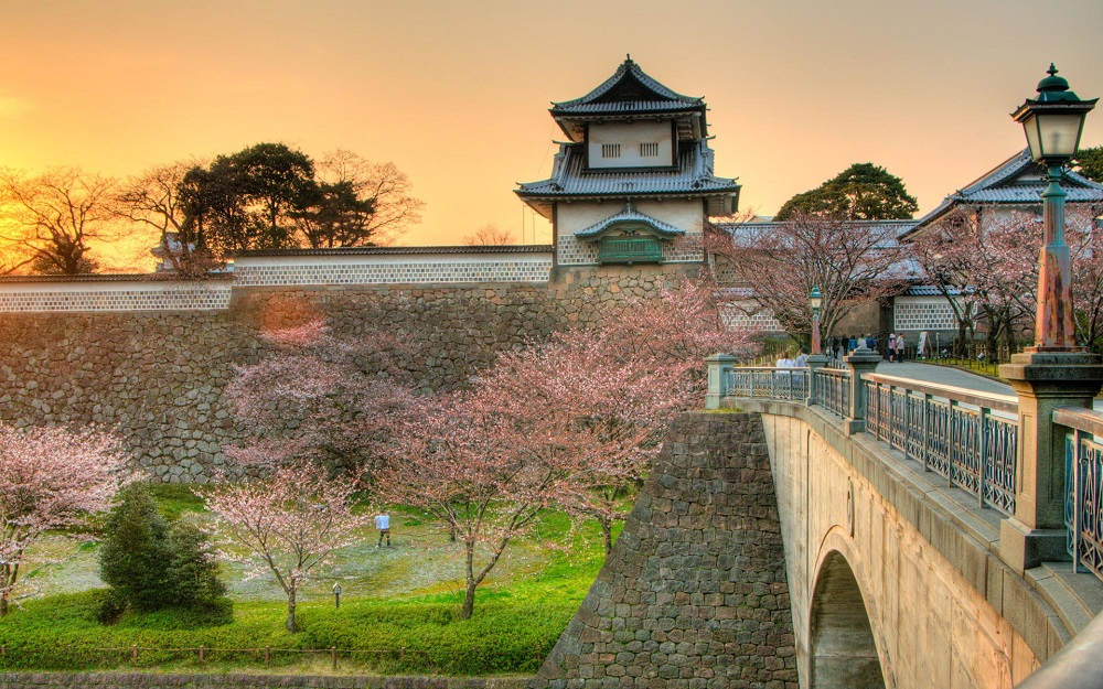 Khung cảnh Kanazawa với hoa anh đào nở rộ mỗi độ xuân về