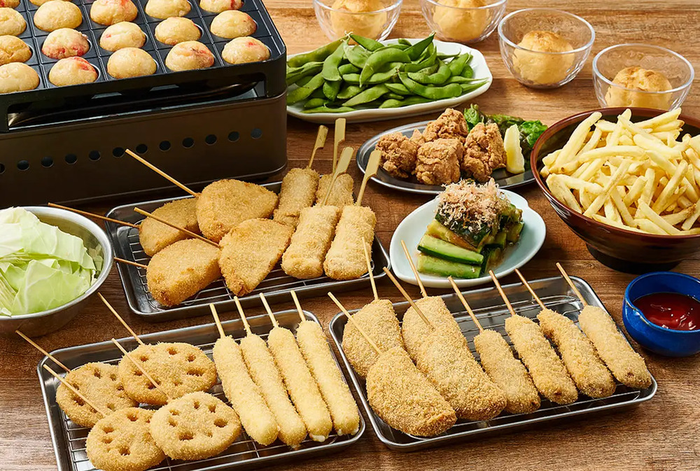 Kushikatsu &ndash; xi&ecirc;n chi&ecirc;n gi&ograve;n tan v&agrave;ng ruộm, m&oacute;n ăn đường phố đặc trưng tại Osaka.