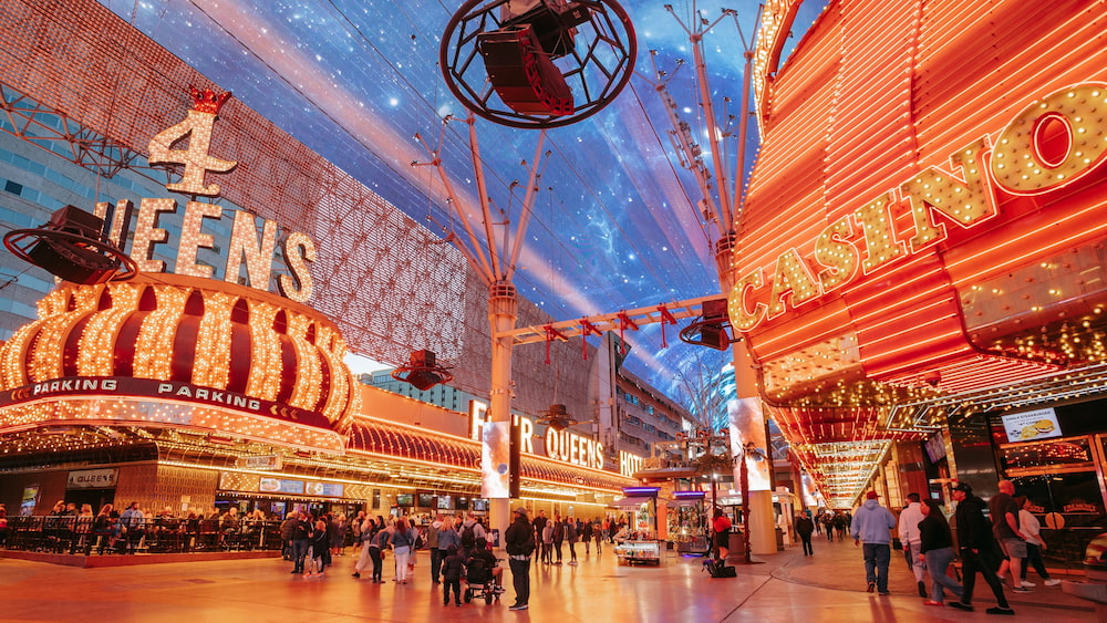 Phố Fremont quy tụ những sòng bạc, quán bar lâu đời tại Las Vegas