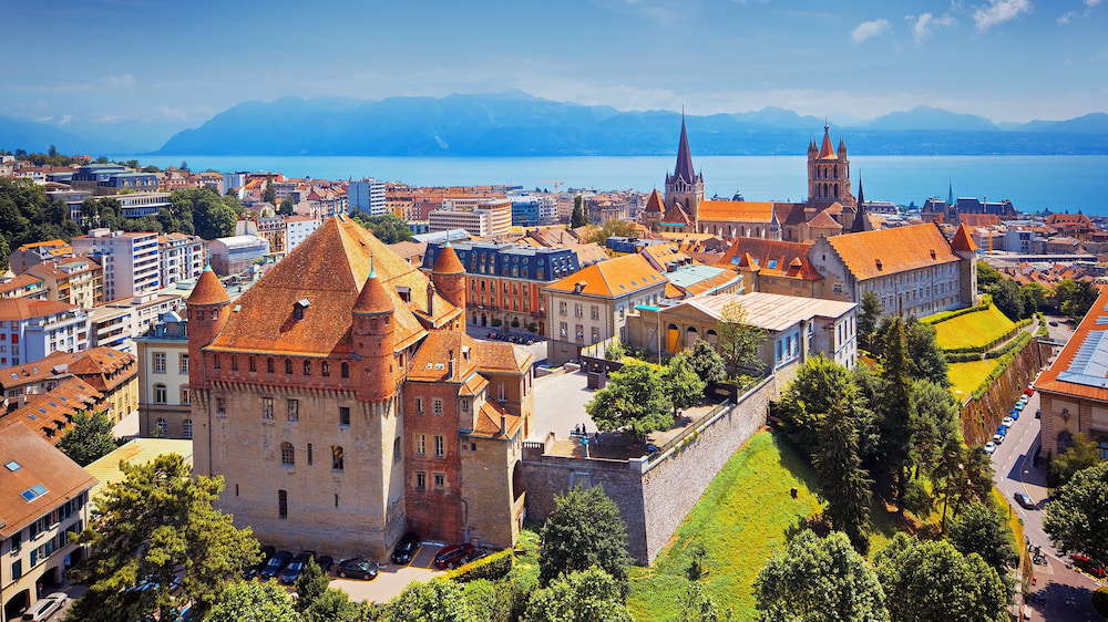 Lausanne cuốn h&uacute;t du kh&aacute;ch bởi kiến tr&uacute;c cổ k&iacute;nh v&agrave; kh&ocirc;ng gian y&ecirc;n b&igrave;nh
