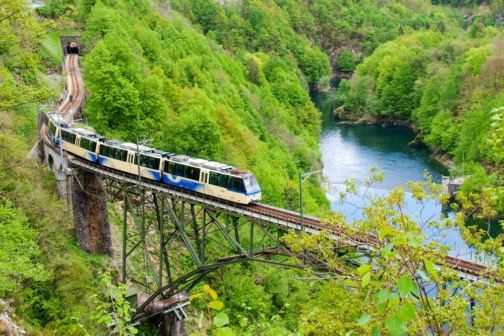 Centovalli Railway – tuyến tàu đẹp như tranh, đưa du khách xuyên qua “trăm thung lũng” đầy mê hoặc