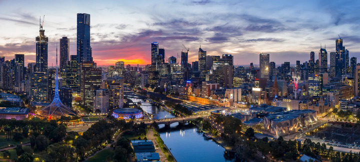Toàn cảnh thành phố Melbourne lung linh khi hoàng hôn buông xuống