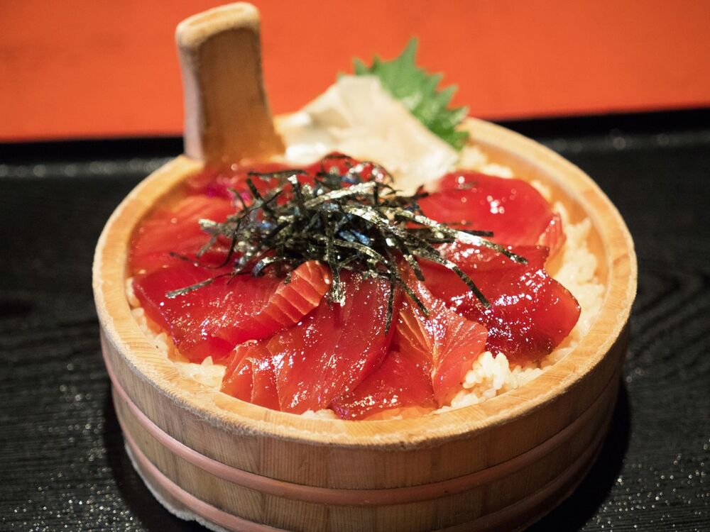 Tekone-zushi – cơm sushi topped cá ngừ tươi, thể hiện tinh hoa ẩm thực Ise-Shima
