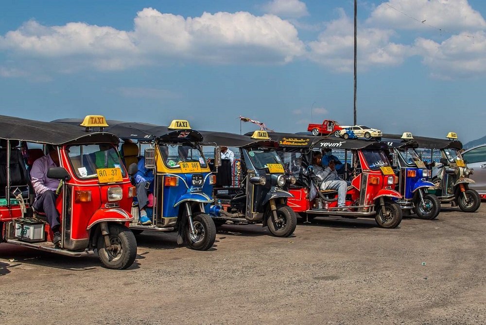 Tuk tuk, xe m&aacute;y hay thuyền gỗ? Miền Nam Th&aacute;i Lan lu&ocirc;n c&oacute; c&aacute;ch ri&ecirc;ng để đưa bạn đến mọi g&oacute;c trời b&igrave;nh y&ecirc;n