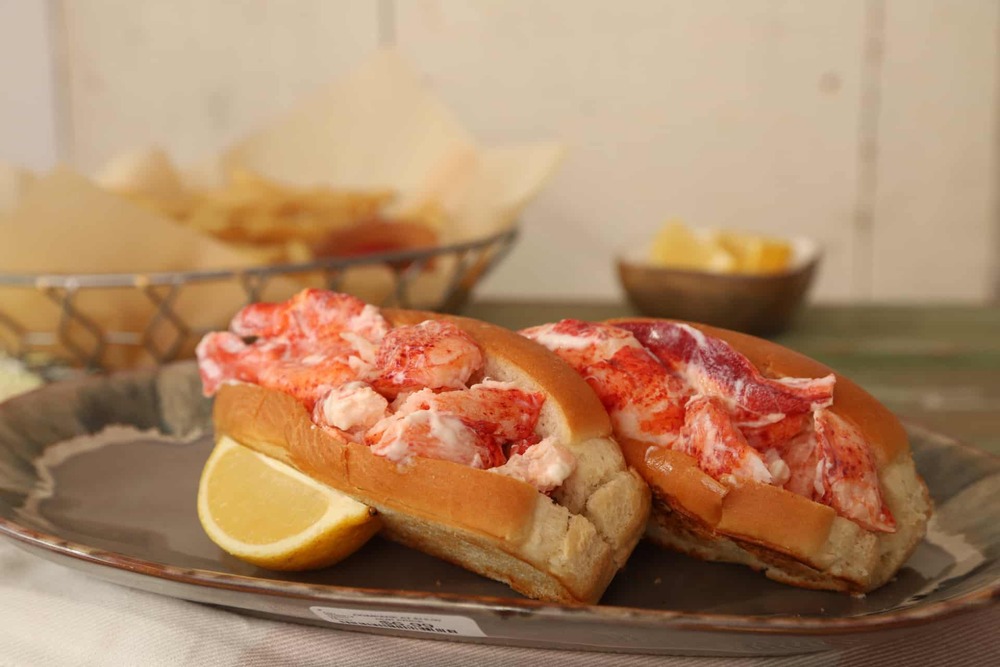 Bánh mì kẹp tôm hùm Lobster Roll tươi ngon kiểu New England