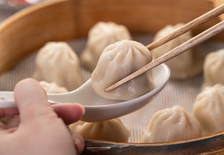 Tangbao thu hút du khách bởi hương vị ngọt thanh của nước dùng và vị béo của thịt