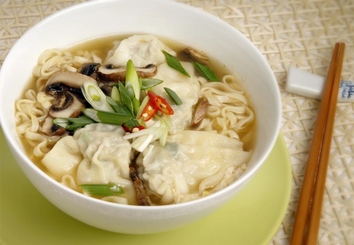 Đậu phụ được xắt nhuyễn thấm đẫm hương vị đậm đà của thịt