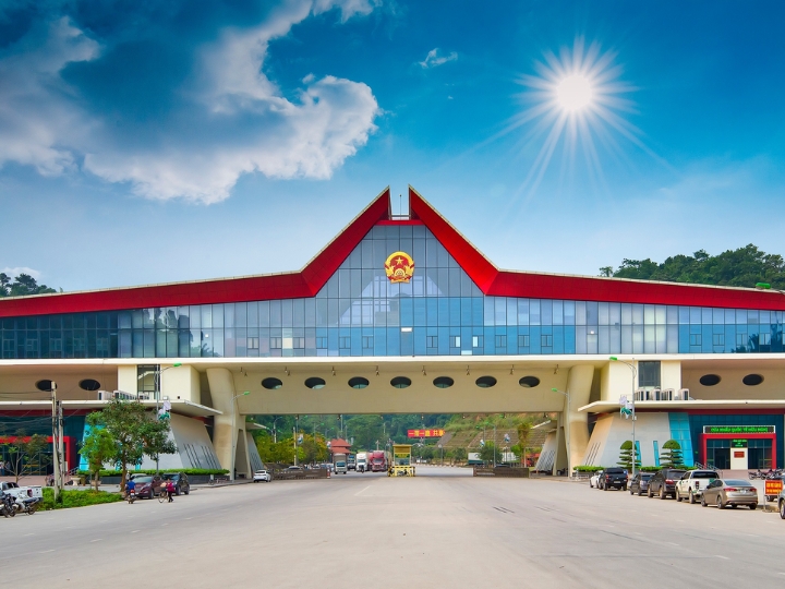 Cửa khẩu Hữu Nghị, nơi du khách làm thủ tục xuất cảnh sang Trung Quốc