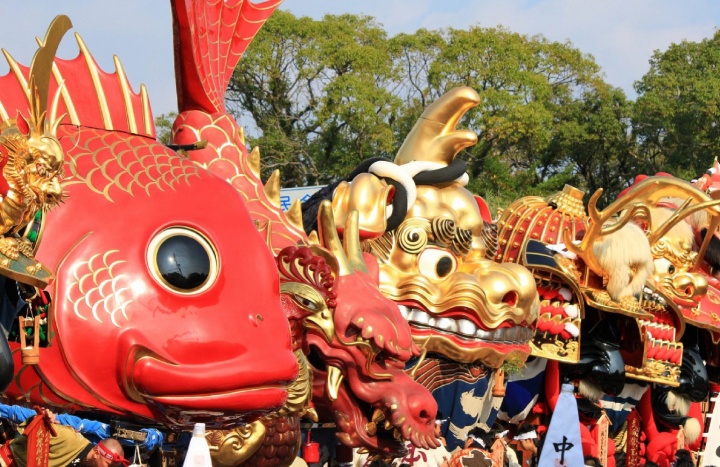 Lễ hội Karatsu Kunchi nổi bật với những chiếc kiệu rực rỡ được diễu hành qua các con phố