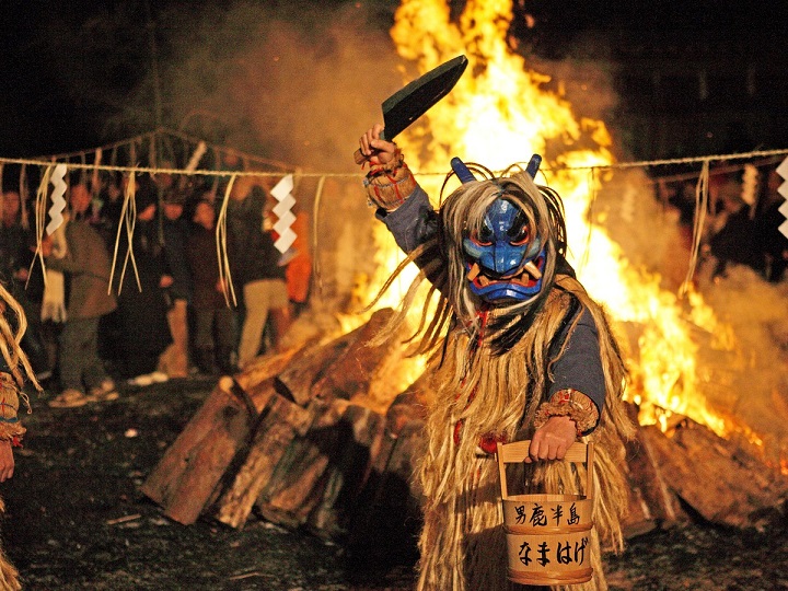 Lễ hội Oga no Namahage là nghi lễ truyền thống với những con quỷ rơm đáng sợ