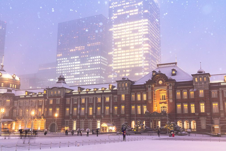 Nhà ga Tokyo ngập chìm trong màn tuyết rơi cuối đông tháng 2