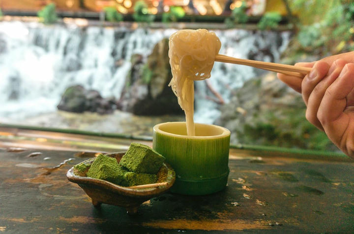 Nagashi Somen - Món mì lạnh truyền thống của Nhật Bản, đặc biệt được yêu thích vào mùa hè.