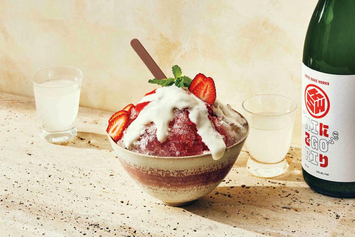 Kakigori - Món đá bào mịn mát lạnh với lớp phủ siro hấp dẫn giúp giải khát vào mùa hè