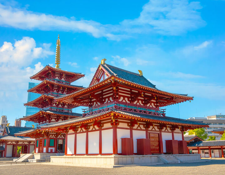 Chùa Phật giáo Shitenno-ji là ngôi chùa có lịch sử lâu đời nhất tại Osaka