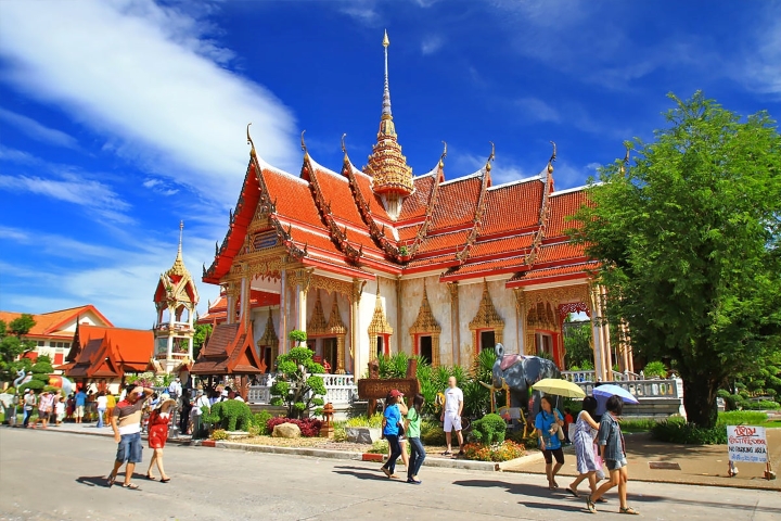 Chùa Wat Chalong nổi bật với kiến trúc đặc trưng của Thái Lan