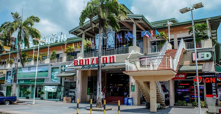 Chợ địa phương Banzaan chân thực, gần gũi với người dân Phuket
