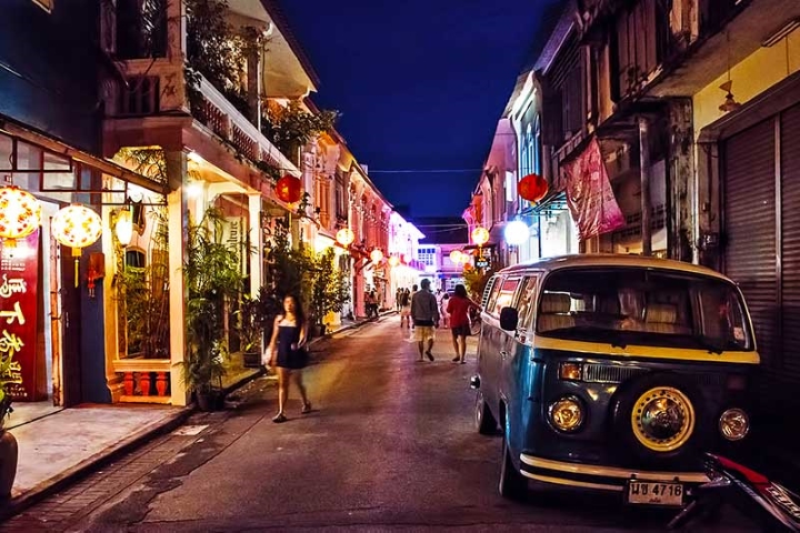 Mua sắm ở chợ đêm Thalang nhộn nhịp nhất ở Phố cổ Phuket mỗi tối chủ nhật