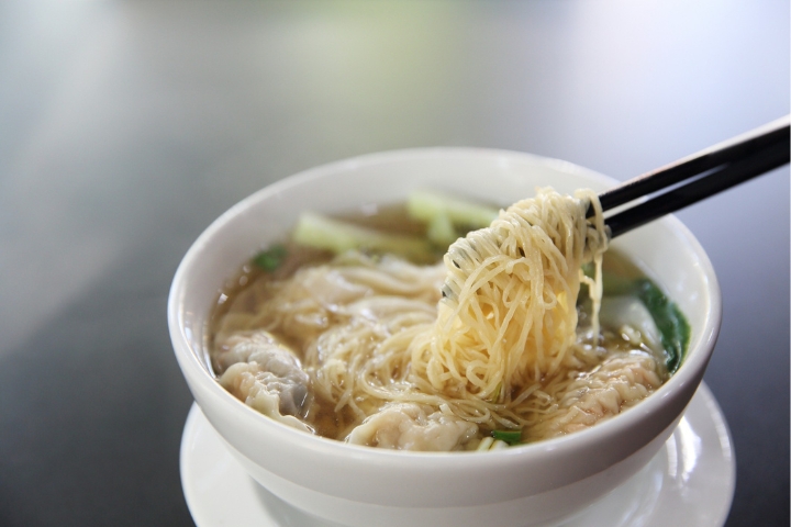 Mì hoành thánh là món ăn không thể thiếu khi tham quan khám phá Quảng Châu