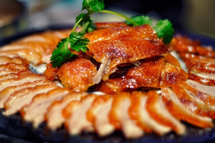 Vịt quay Quảng Châu có hương vị đậm đà, thơm lừng thích hợp để bạn thưởng thức khi đi du lịch